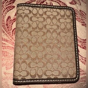 Coach bifold card case 🤎